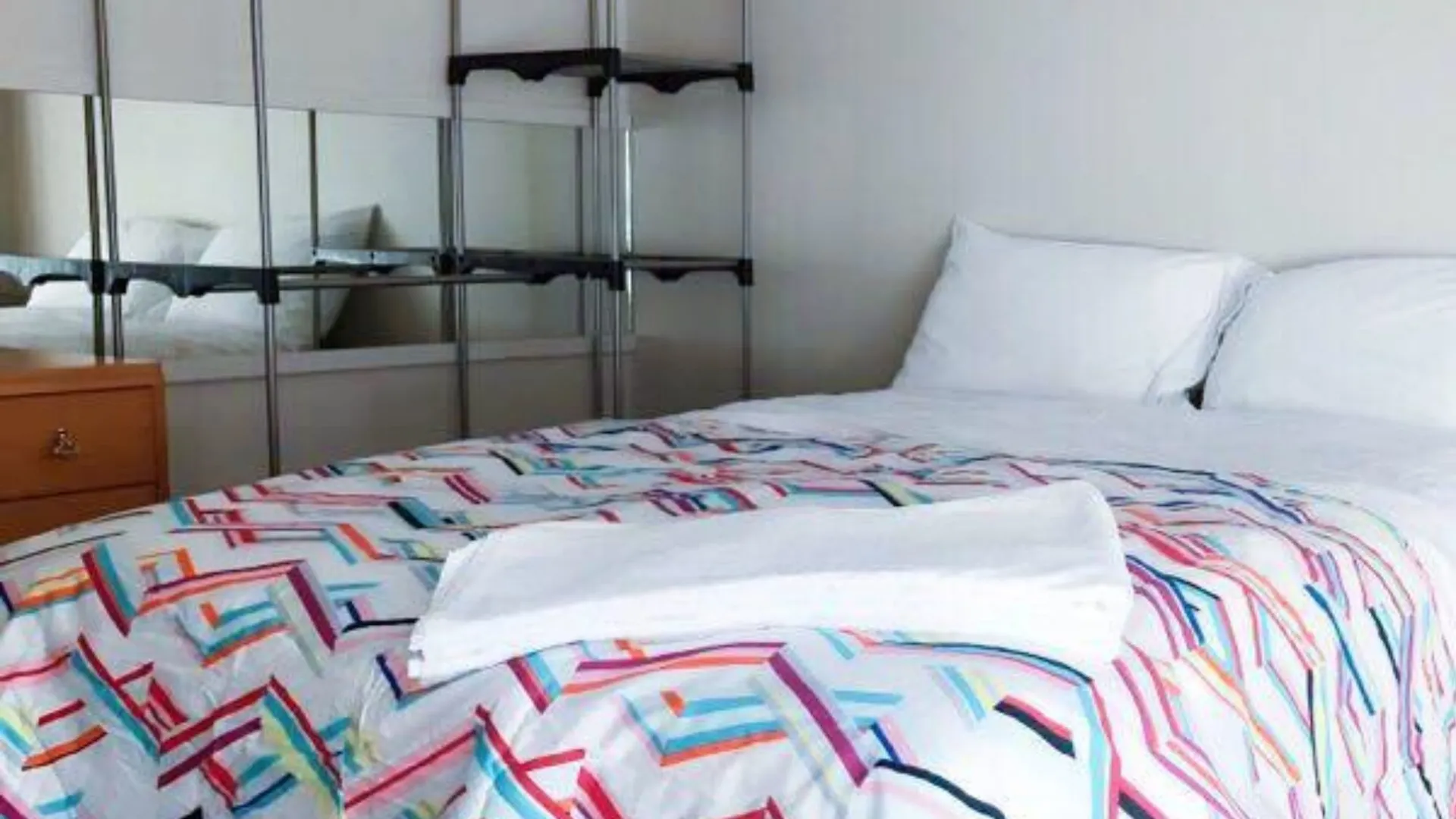 Aura Hotel Wellington 2*,